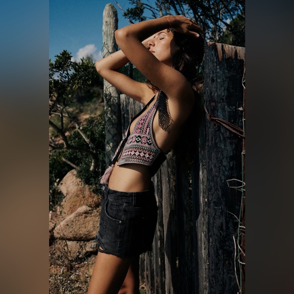 Z1975 LOW RISE RIPPED DENIM SHORTS - Picture 3 of 9